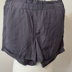 LOFT Charcoal Elastic-Waist Everyday Shorts with cuffs